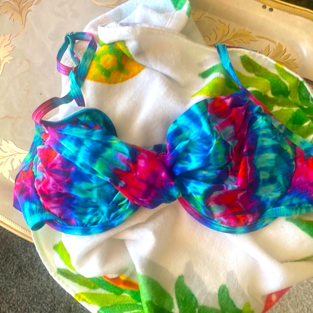 Bikini top flowy watercolors super cute tie dye look NWOT